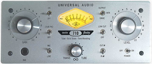 De UA Universal Audio 710 twin-finity tone blending mic/line/hi-z pre-amp