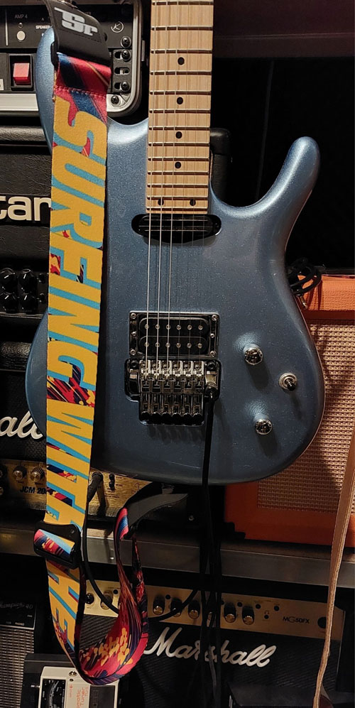 De D'Addario JS Surfing With The Alien gitaarstrap en de Ibanez JS140M Joe Satriani signature gitaar